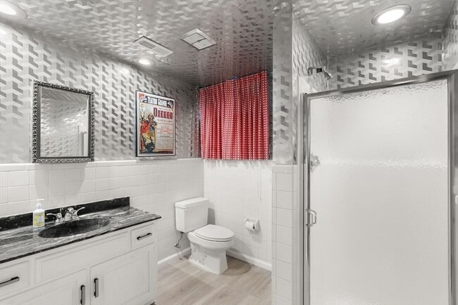 Building Photo - 10 Pinewood Cir