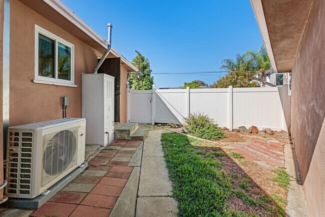 Building Photo - Beautiful 3BR Home with Solar, A/C, and Spacious Yard in San Diego