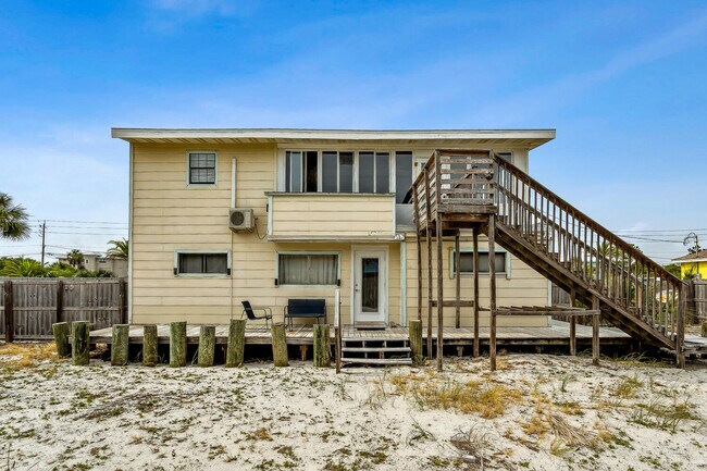 Building Photo - 1402 Via De Luna Dr