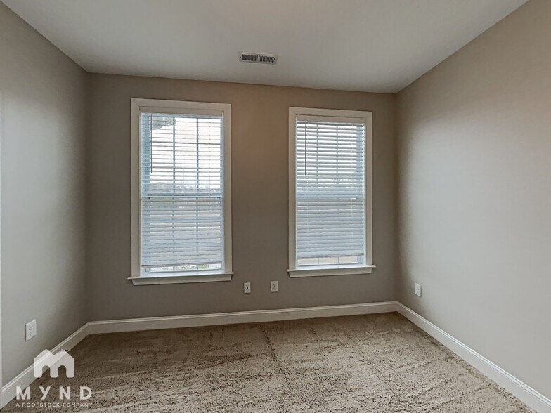 Building Photo - 321 Midnight Moon Dr