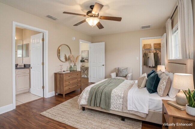 Building Photo - Beautifully Renovated 3 BD 3 BA Single Family Home Near Florida State University Campus.