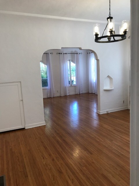 DR to LR view - 916 S Orange Grove Ave