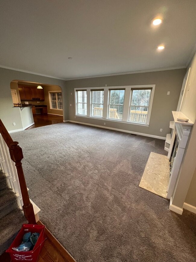 Building Photo - Beautiful 5 bedroom Executive Home In Wakefield