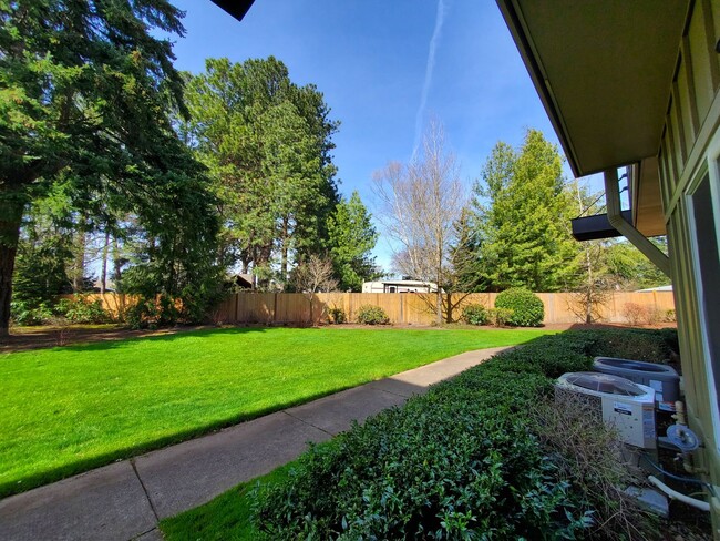 Building Photo - Double Master Suite Townhouse in Beaverton