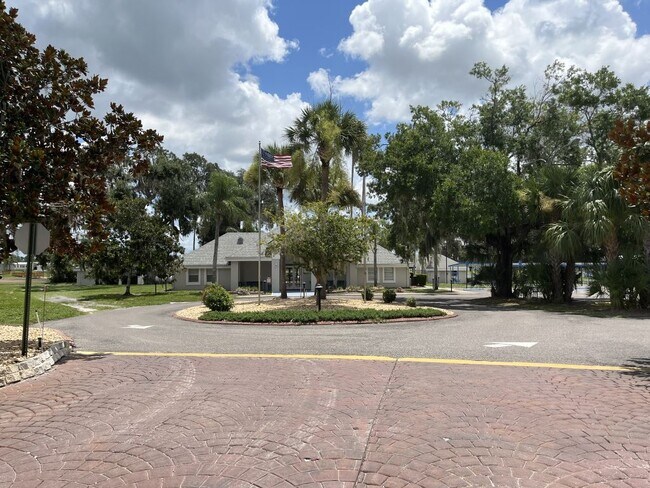 Building Photo - 34611 Ballyhoo Dr
