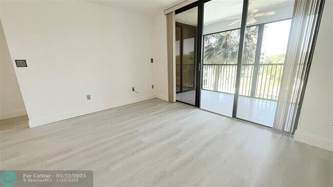 Building Photo - 2900 NW 42nd Ave