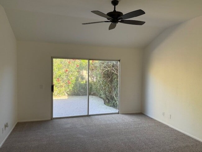 Building Photo - Laguna De La Paz