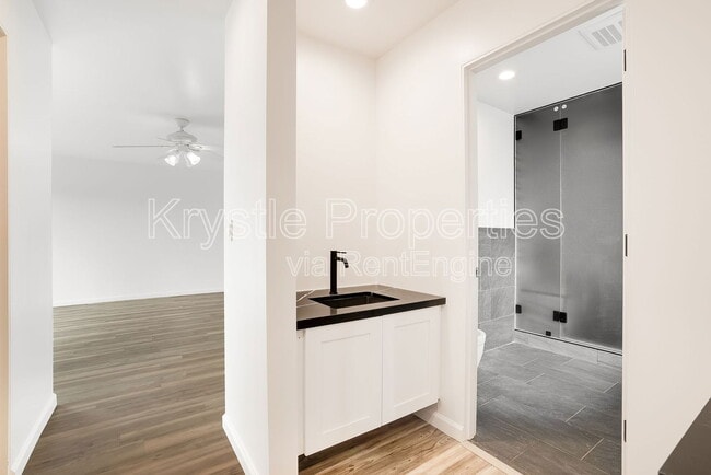 Building Photo - 12 Elna Dr