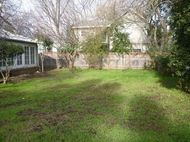 Building Photo - 3 Bedroom plus bonus room! Close to Enloe, CSUC and Downtown
