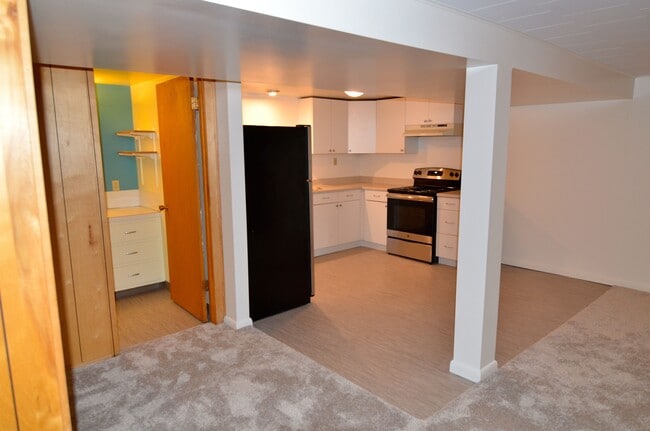 Building Photo - 1223 N 8th Ave