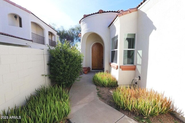 Building Photo - 1750 E Ocotillo Rd