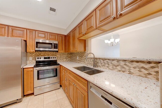 Building Photo - 2277 S Kirkwood Rd