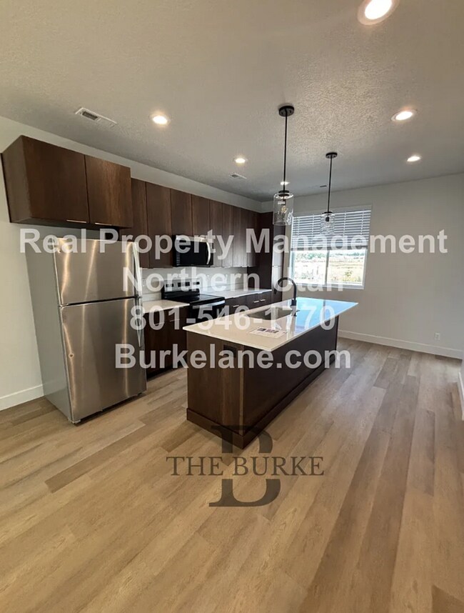 Building Photo - Newly Built 3 Bed 2.5 Bath Townhouse in Farmington