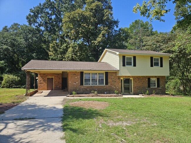 Building Photo - 415 College Dr