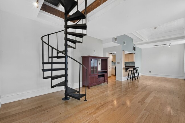 Building Photo - Welcome to the Baynard House; Elegant, Spacious & Bright Showing- Showing Sunday 7/26 9:30am-9:45am