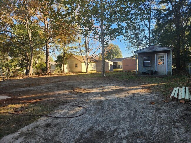 Building Photo - 122 Debra Dr