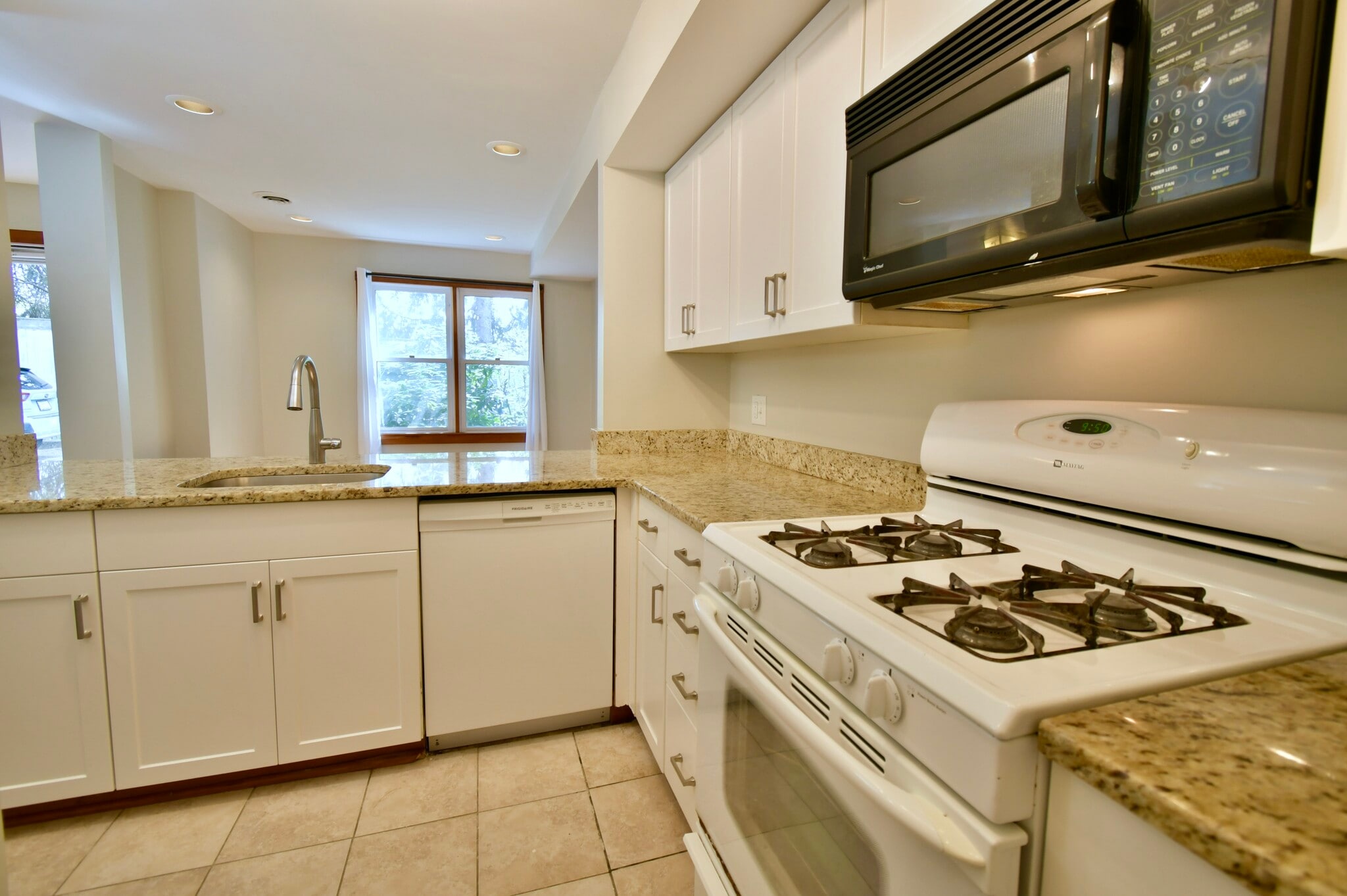 Building Photo - 39E Bellis Cir