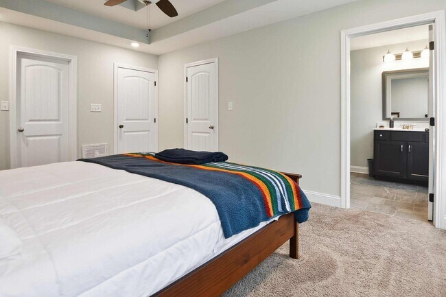 Building Photo - Pet Friendly Three Bedroom!