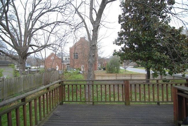 Building Photo - Charming Historical Renovated 3 bedroom 2 ...
