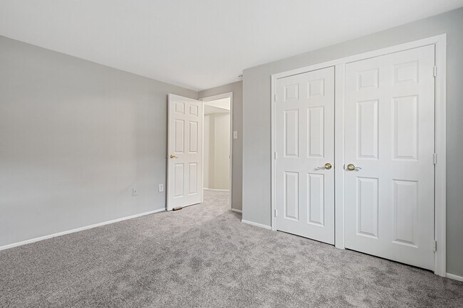 Building Photo - 10661 High Beam Ct
