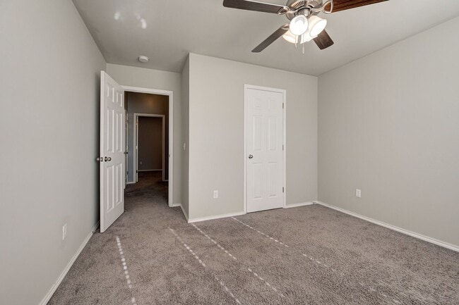 Building Photo - Gorgeous 4 Bed 2 Bath Home in Heart Of Mustang!!