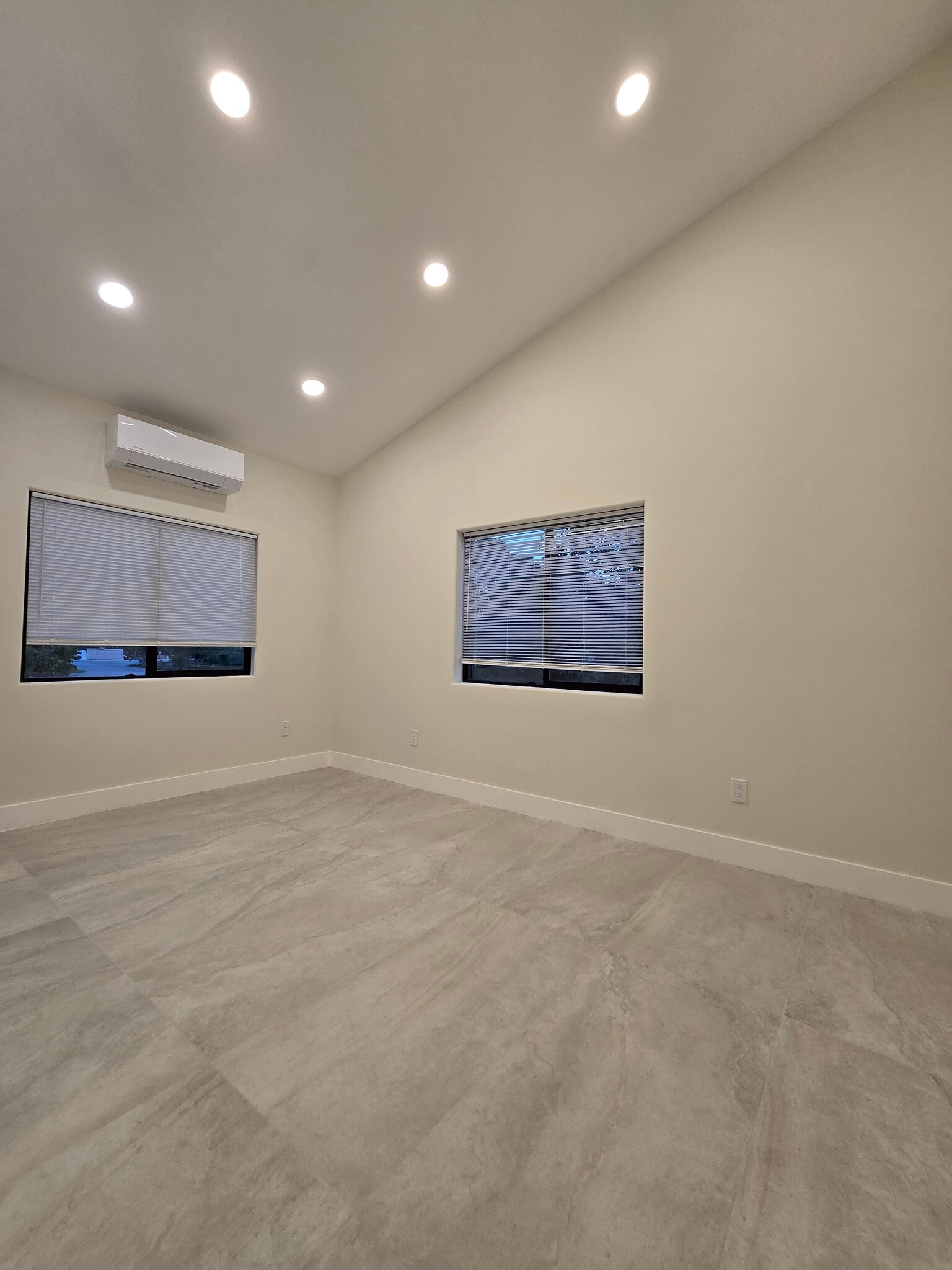 Building Photo - 13990 Putney Rd