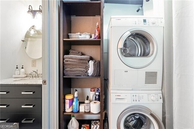 Building Photo - 650 Glen Iris Dr NE