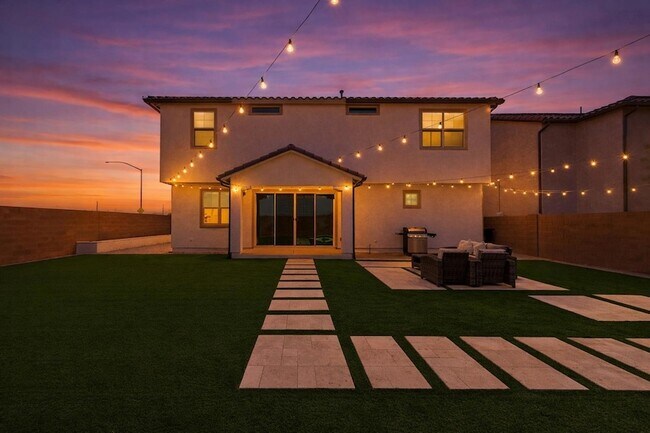 Building Photo - 5935 S Coyote Canyon