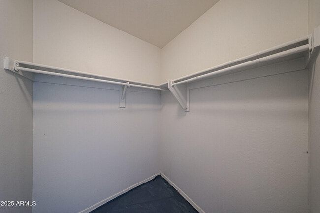 Building Photo - 5919 W Trumbull Rd
