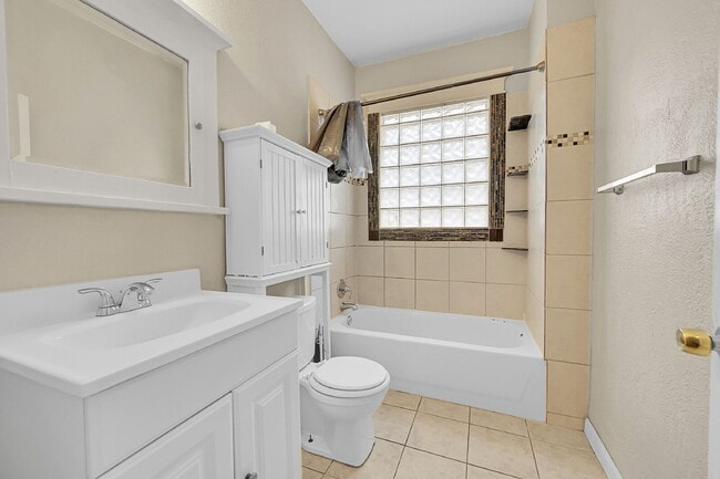 Building Photo - $2,895.00, 4-bed, 3-bed, located in Denver...