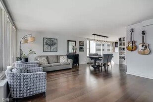 Building Photo - 1400 N State Pky