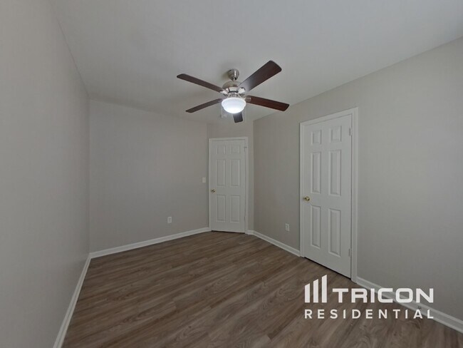 Building Photo - 1300 Crandon Dr