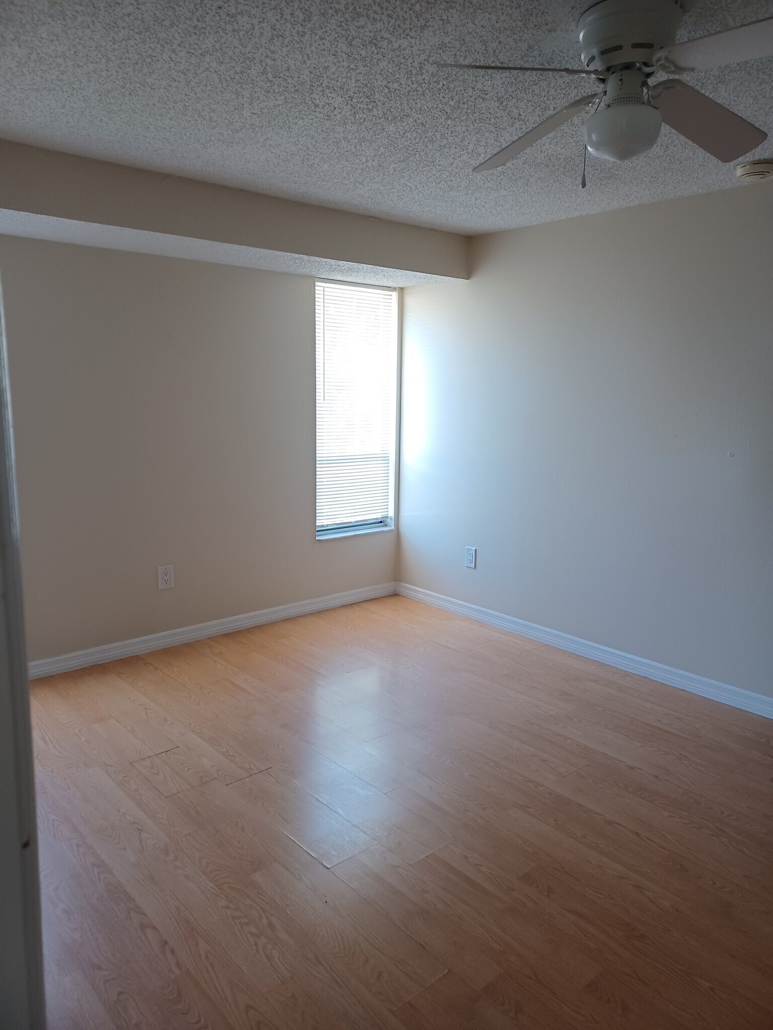 Building Photo - 1715 9th St W