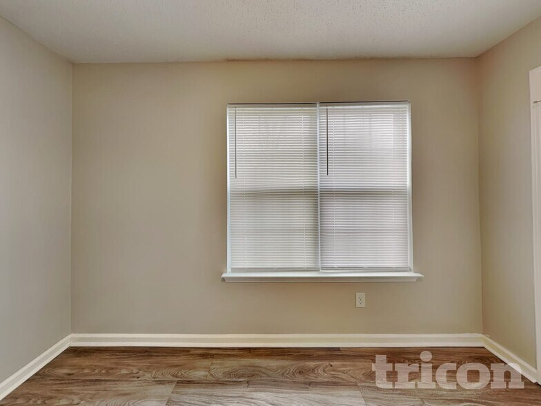 Building Photo - 5050 Elizabeth Rd