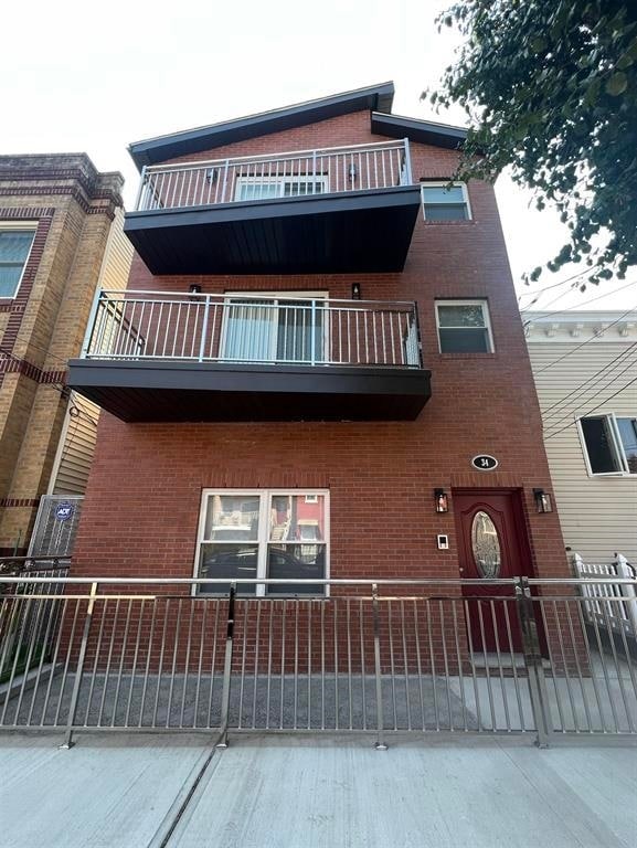Building Photo - 34 Giles Ave