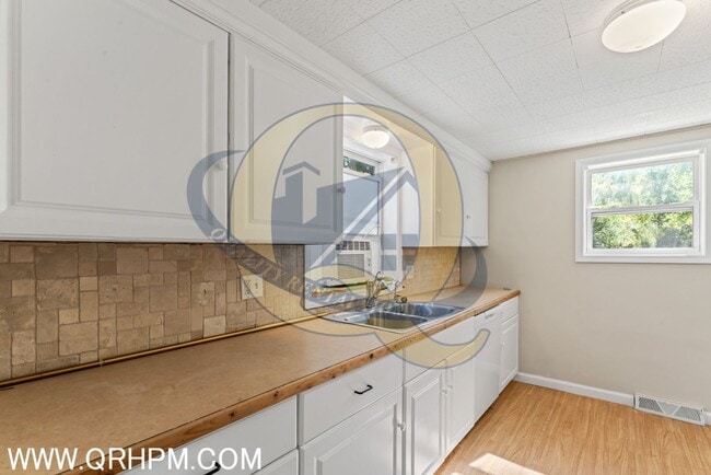 Building Photo - 3 bedroom ranch in the Kearsley School Dis...