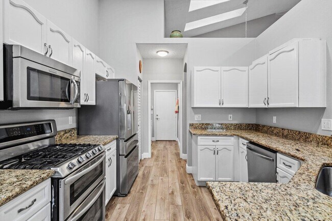 Building Photo - 117 Monterey Pointe Dr