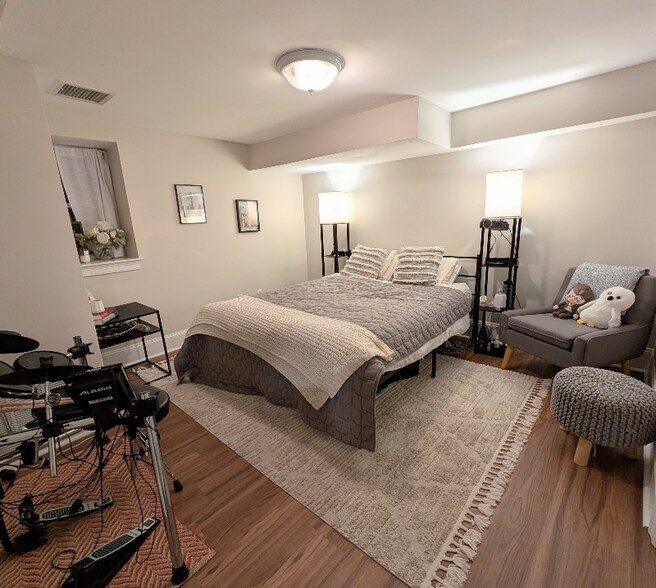 Building Photo - 202 W 8th St