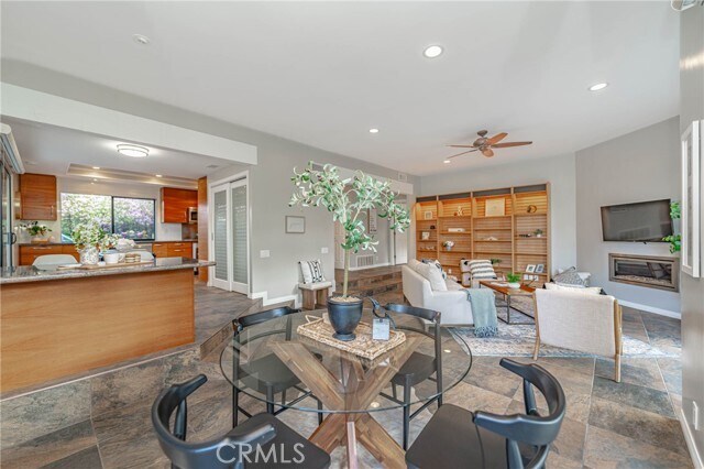 Building Photo - 48 Arboles