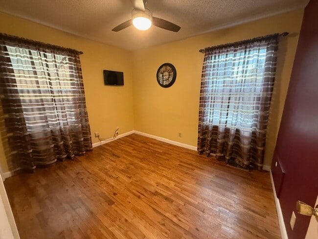 Building Photo - 6 Month Lease 2 Bedroom 2 Bath Newberg OR 97132