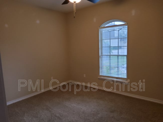 Building Photo - 4009 Cimarron Lake Dr