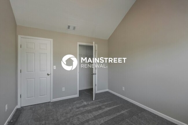 Building Photo - 6 Bedroom Pet-Friendly Home in COVINGTON, GA with Main Street Renewal