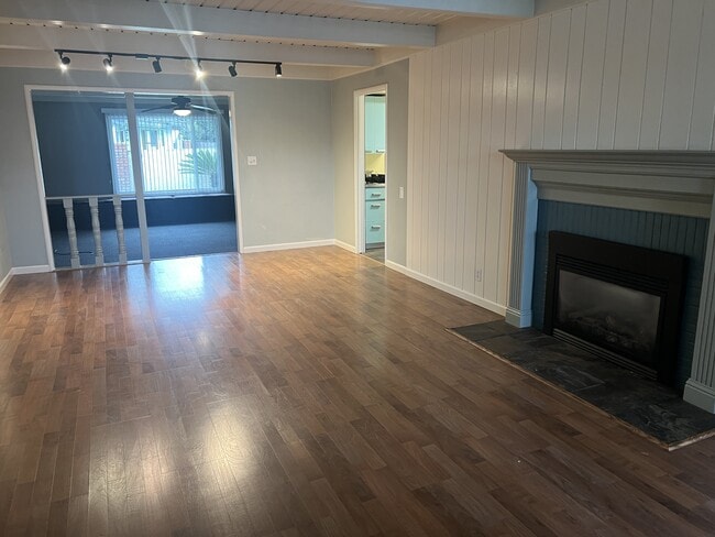 Building Photo - 2217 Madera Rd