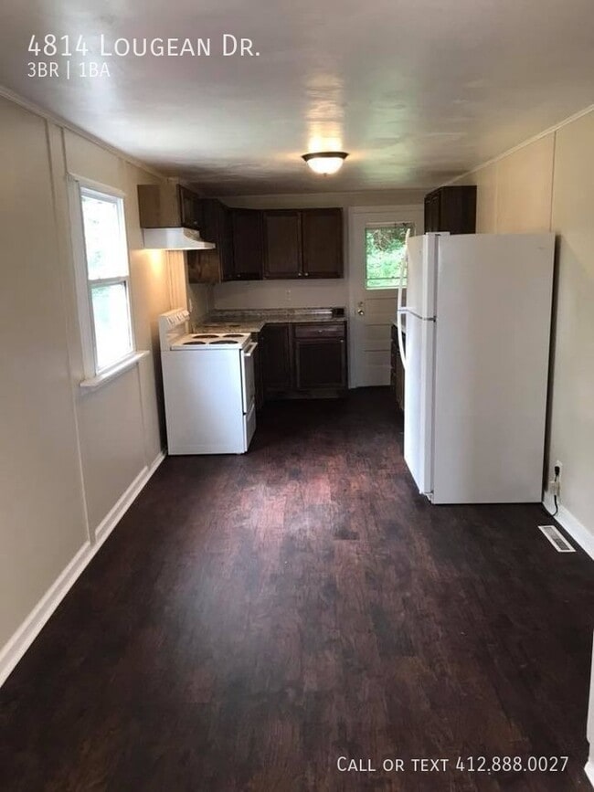 Building Photo - Lincoln Place- 3 BEDROOM / 1 BATHROOM HOUSE