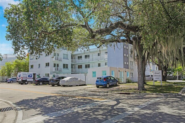 Building Photo - 3101 SW 27th Ave