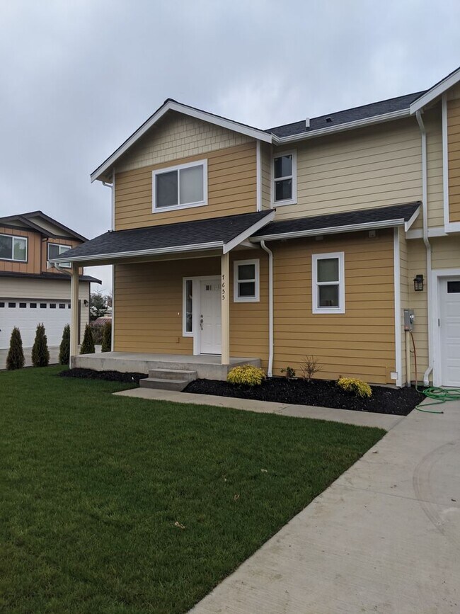Building Photo - 7655 Parkland Dr
