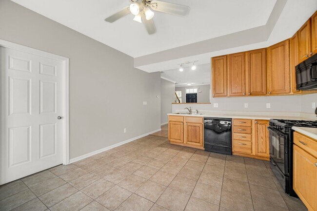 Building Photo - 318 Village Square