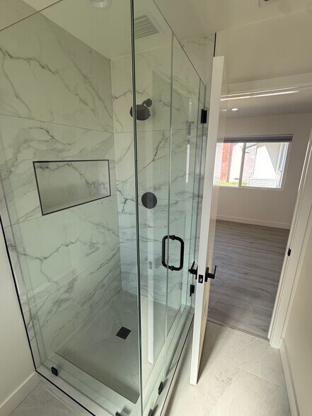 Building Photo - 6650 Sale Ave