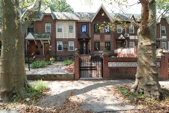 Building Photo - 66-56 Saunders St
