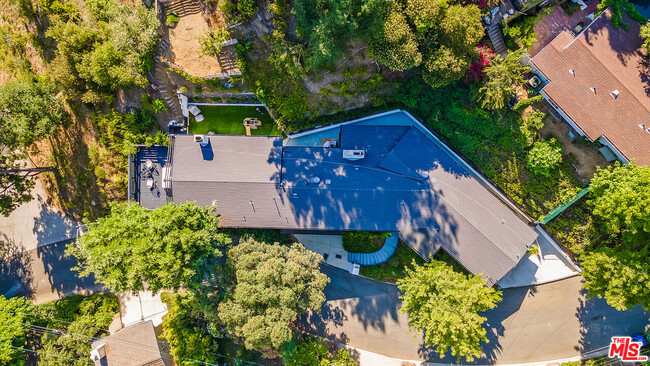 Building Photo - 2121 El Roble Ln
